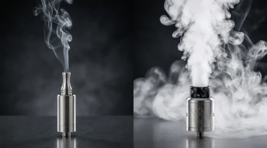 Comparaison visuelle entre embouts 510 et 810 pour cigarette électronique avec nuages de vapeur