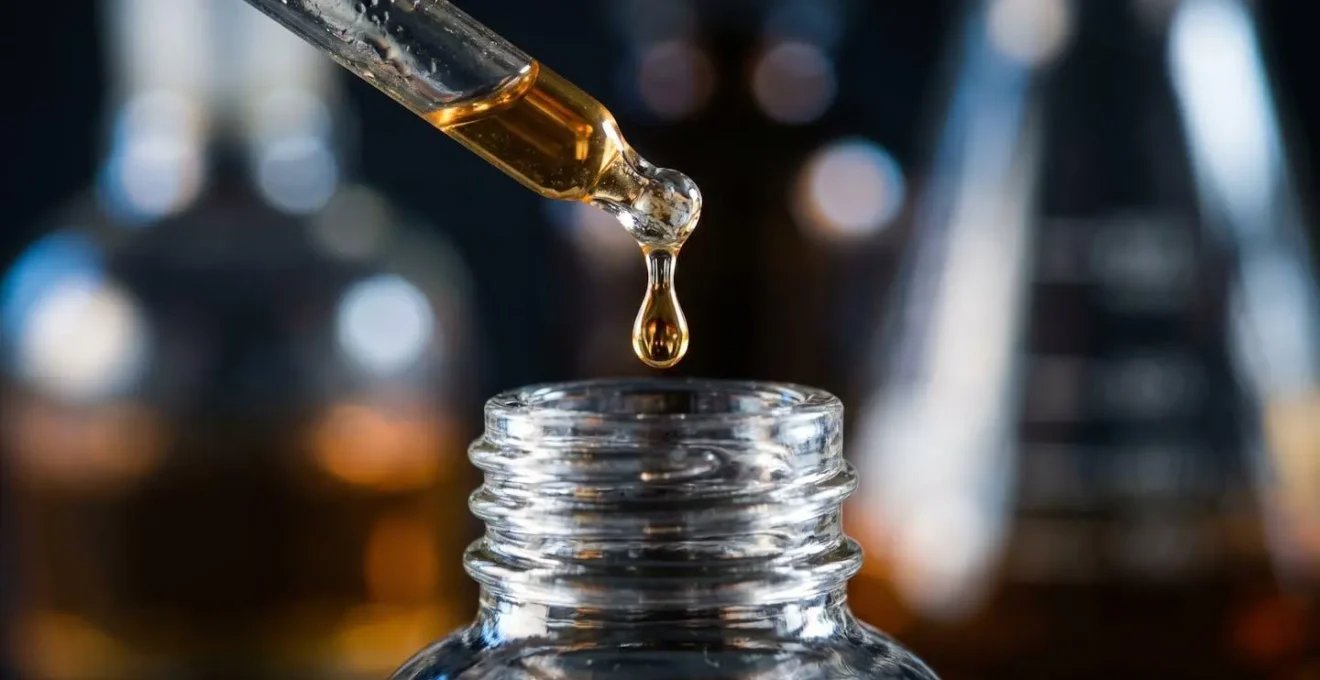 Technique de dosage d'arômes par comptage de gouttes dans un flacon gradué